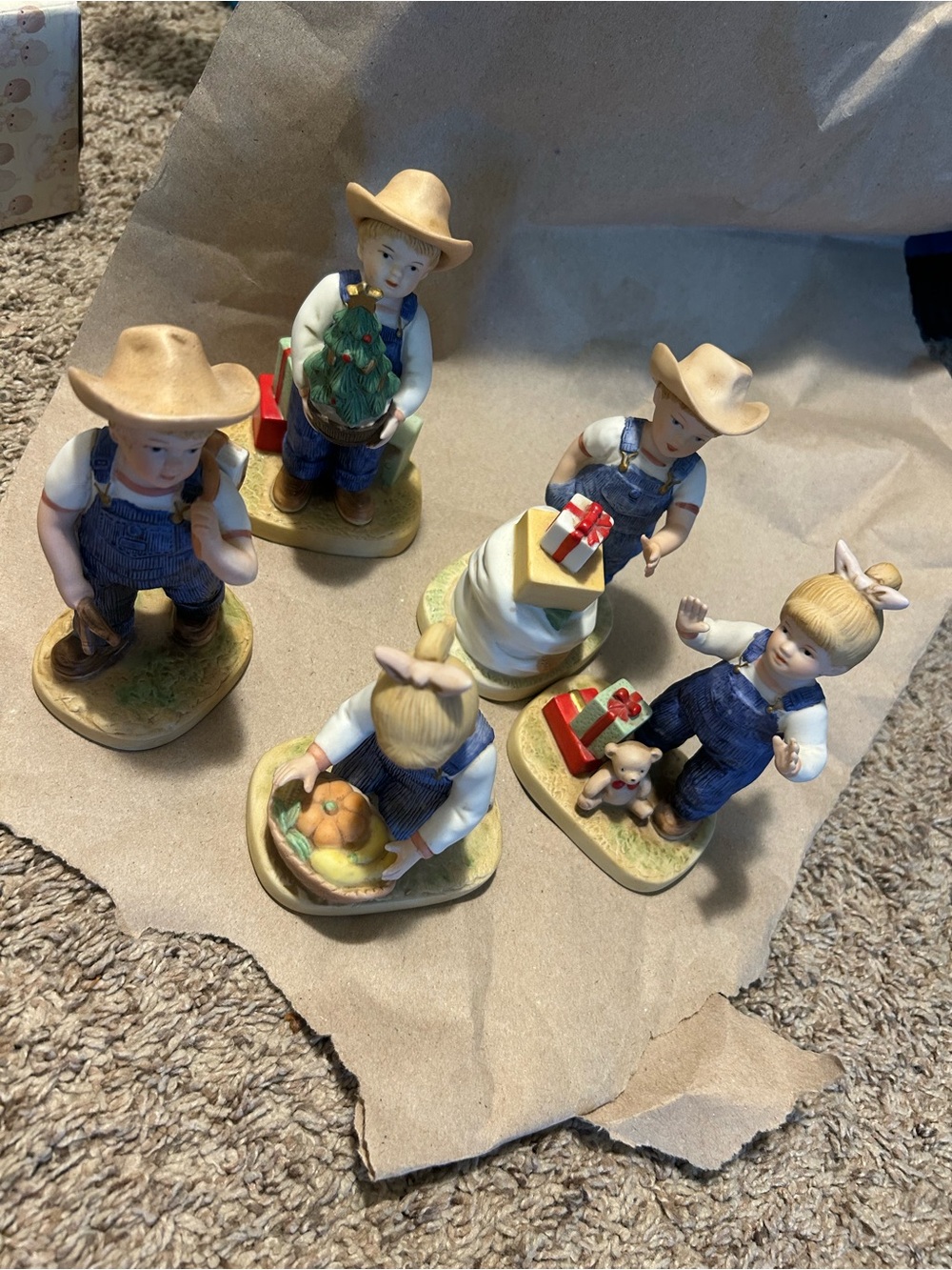 5 figurines - denim days by HOMCO